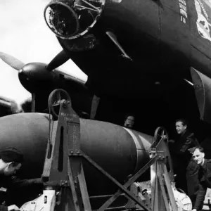 Bomber command load one of the new 12, 000 pound earthquake