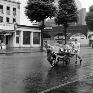 Borough Market, Porters Race. Two barrows loaded with 4. 5 cwt Borough Market, Porters Race. Two barrows loaded with 4. 5 cwt