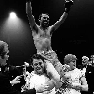 Boxer Alan Minter after win against Gratien Tonna 1978 sits on shoulders of trainer