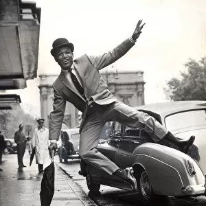 BOXER SUGAR RAY ROBINSON AT MARBLE ARCH PERFORMS A SPECTACULAR LEAP - SEPTEMBER 1962