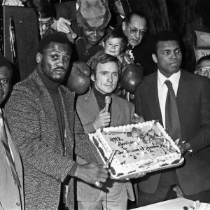 Le Parti des Boxeurs a été organisé par les combattants Joe Frazier (à gauche) et Muhammad Ali (à droite). Le Parti des Boxeurs a été organisé par les combattants Joe Frazier (à gauche) et Muhammad Ali (à droite).