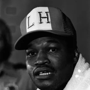 Boxing - Larry Holmes v Muhammad Ali ( Cassius Clay ) - 1980 Boxing - Larry Holmes v Muhammad Ali ( Cassius Clay ) - 1980