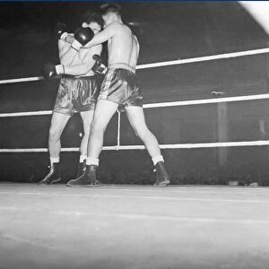 Boxing Leicester 1950 Jack Gardner beats Johnny Williams in eliminator for British