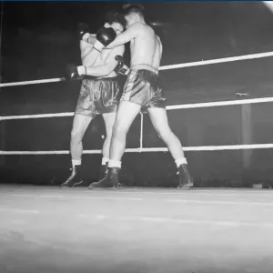 Boxing Leicester 1950 Jack Gardner beats Johnny Williams in eliminator for British