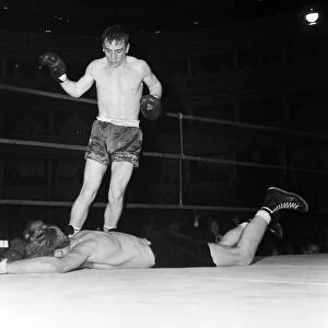 Boxing at The Royal Albert Hall. Liverpools Pat Dwyer (standing