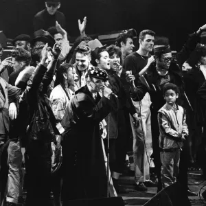 Boy George se produisant au concert Stand by Me : AIDS Day Benefit à Wembley Arena.