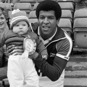 BPM MEDIA Howard Gayle, Birmingham City football player with mascot Glen Bennett BPM MEDIA Howard Gayle, Birmingham City football player with mascot Glen Bennett