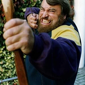 Brian Blessed actor pulling an 80lb crossbow