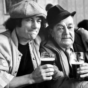 Brian Johnson lead singer of the rock group AC / DC shares a pint of beer with dad Alan 31 Brian Johnson lead singer of the rock group AC / DC shares a pint of beer with dad Alan 31