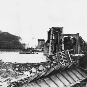 Puente sobre el Rin en la ciudad alemana de Breisach durante la Segunda Guerra Mundial.