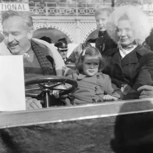 La course de voitures anciennes de Brighton. C'était un départ royal pour le RAC Londres. La course de voitures anciennes de Brighton. C'était un départ royal pour le RAC Londres.