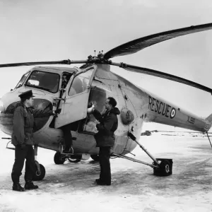 A Bristol Sycamore HR14 helicopter and crew of 275 Search and Rescue Squadron, Leconfield A Bristol Sycamore HR14 helicopter and crew of 275 Search and Rescue Squadron, Leconfield