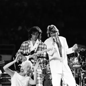 Groupe pop britannique Wham photographié lors de leur visite de 10 jours en Chine, avril 1985.
