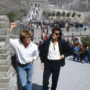 Groupe pop britannique Wham photographié lors de leur visite de 10 jours en Chine, avril 1985.