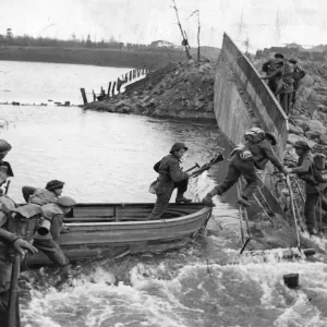 British Soldiers attack Weeze. British troops fighting their way south British Soldiers attack Weeze. British troops fighting their way south
