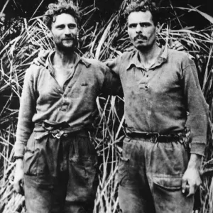 Deux soldats britanniques, le caporal Cobb et le caporal d'active de la lance Salt qui marchèrent pendant 21 jours. Deux soldats britanniques, le caporal Cobb et le caporal d'active de la lance Salt qui marchèrent pendant 21 jours.