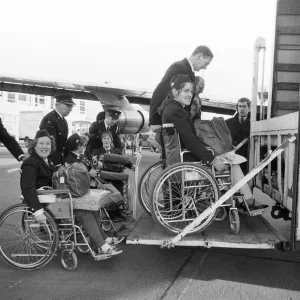 L'équipe britannique a quitté l'aéroport de Londres Heathrow ce matin pour Stoke Mandeville. L'équipe britannique a quitté l'aéroport de Londres Heathrow ce matin pour Stoke Mandeville.