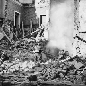 British troops enter Sparanise. Sparanise is a small village some 8 miles British troops enter Sparanise. Sparanise is a small village some 8 miles