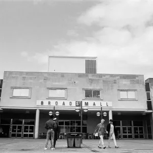Le centre commercial Broad Street Mall, un centre commercial intérieur dans le centre de Reading. 4 mai 1987. Le centre commercial Broad Street Mall, un centre commercial intérieur dans le centre de Reading. 4 mai 1987.