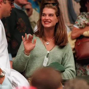 BROOKE SHIELDS, ACTRESS WATCHING HER BOYFRIEND ANDRE AGASSI PLAY AGAINST ALEX MRONZ BROOKE SHIELDS, ACTRESS WATCHING HER BOYFRIEND ANDRE AGASSI PLAY AGAINST ALEX MRONZ