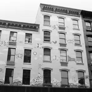 Avant du bâtiment décoré avec des photos d'animaux, New York, USA, juin 1984. Avant du bâtiment décoré avec des photos d'animaux, New York, USA, juin 1984.