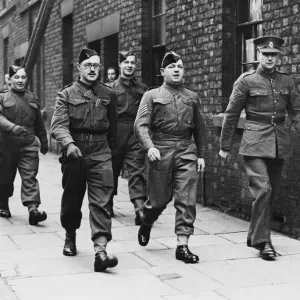 Bunches base Liverpool, soldiers march down the street during World War 2