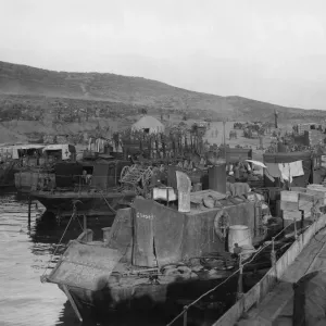 A busy scene on West Beach, Suvla Point a day prior to the evacuation of Gallipoli A busy scene on West Beach, Suvla Point a day prior to the evacuation of Gallipoli