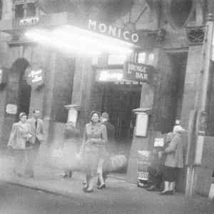 Cafe Monico, Lounge Bar, Shaftesbury Avenue, Soho, West London, 9th May 1956