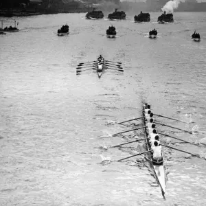 Cambridge a à nouveau battu Oxford dans la course d'aviron par sept longueurs. Cambridge a à nouveau battu Oxford dans la course d'aviron par sept longueurs.