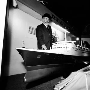 Captain William Warwick the new master of the Cunard liner the Queen Elizabeth 2 Captain William Warwick the new master of the Cunard liner the Queen Elizabeth 2