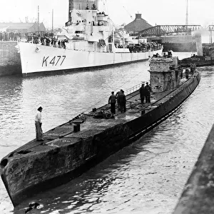 A captured German U Boat in a Gladstone Dock after being escorted there by the Royal Navy
