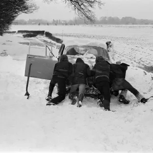 A car stuck in the snow, Berkshire. January 1982 A car stuck in the snow, Berkshire. January 1982