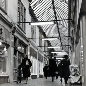 Cardiff - Arcades - Wyndham Arcade - 10th December 1962 - Western Mail and Echo Ltd Cardiff - Arcades - Wyndham Arcade - 10th December 1962 - Western Mail and Echo Ltd