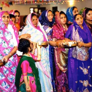 Cardiff Print - Hindu Women at Shareeswaminarayan Temple 1994 Cardiff Print - Hindu Women at Shareeswaminarayan Temple 1994