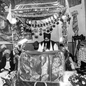 Cardiff - Religion - Priest Charananjit Singh holds a reading at the Sikh temple in Cardiff - Religion - Priest Charananjit Singh holds a reading at the Sikh temple in