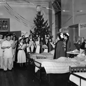 Les chants de Noël dans les salles d'hôpital de Salford Royal. Le soir de Noël.