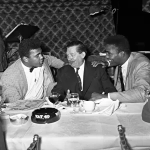Cassius Clay aka (Muhammad Ali) meets Peter Wilson (centered) at Isow