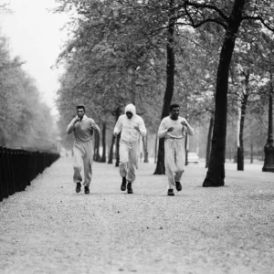 Cassius Clay conocido como (Muhammad Ali) corriendo en The Mall Londres antes de su primera pelea con.