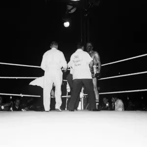 Cassius Clay vs Henry Cooper at Wembley Stadium Print - 1963 Cassius Clay vs Henry Cooper at Wembley Stadium Print - 1963