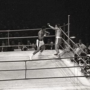Cassius Clay August 1966 Title fight against Brain London