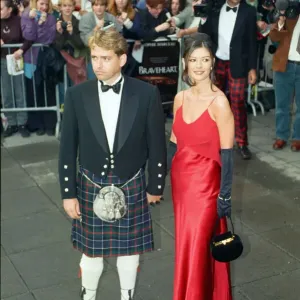 Catherine Zeta Jones et Angus Macfadyen assistent à la première de Braveheart à Stirling. Catherine Zeta Jones et Angus Macfadyen assistent à la première de Braveheart à Stirling.