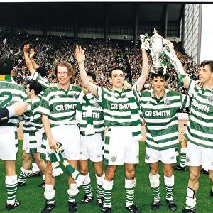 Celtic players with Scottish Cup Paul McStay Football Scottish Cup Final 1995 Celtic v