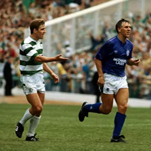 Celtic versus Rangers Mark McGhee extends hand to Graham Roberts August 1987