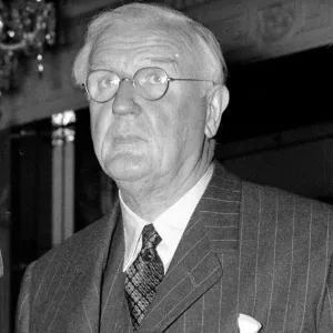 Former chairman of the Daily Mirror Cecil King talking at a Foyle luncheon Former chairman of the Daily Mirror Cecil King talking at a Foyle luncheon
