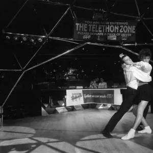 La campionessa Jane Mytton da Kings Norton che balla al Dome Nightclub. 20 marzo 1990 La campionessa Jane Mytton da Kings Norton che balla al Dome Nightclub. 20 marzo 1990