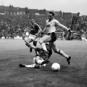 Charlton 0 v. Arsenal 2. Division One Football. November 1986 LF20-20-016 Charlton 0 v. Arsenal 2. Division One Football. November 1986 LF20-20-016