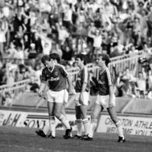 Charltons gewann mit 3 Toren gegenEvertons mit zwei Torverlusten in derDivision One Fußball.Okttober 1986LF