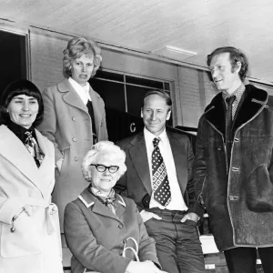 La famiglia Charlton nel 1974. Immagine da sinistra - Signora Bobby Charlton
