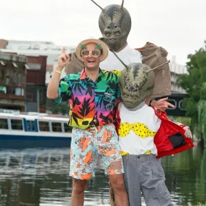 Chart topper Timmy Mallett with two martians sporting itsy bitsy bikinis