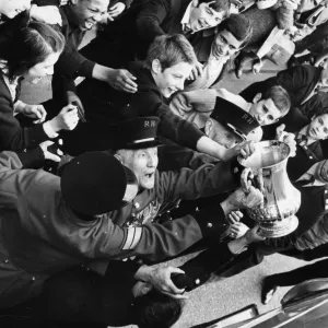 Chelsea 30 / 4 / 1970 Chelsea fans including Chelsea Pensioners manage to get Chelsea 30 / 4 / 1970 Chelsea fans including Chelsea Pensioners manage to get